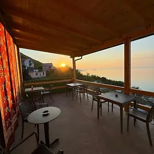 Maison d'hôtes Bujtina E Qilimave, Zogaji