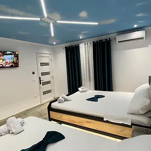 Hotel Davids, Koman